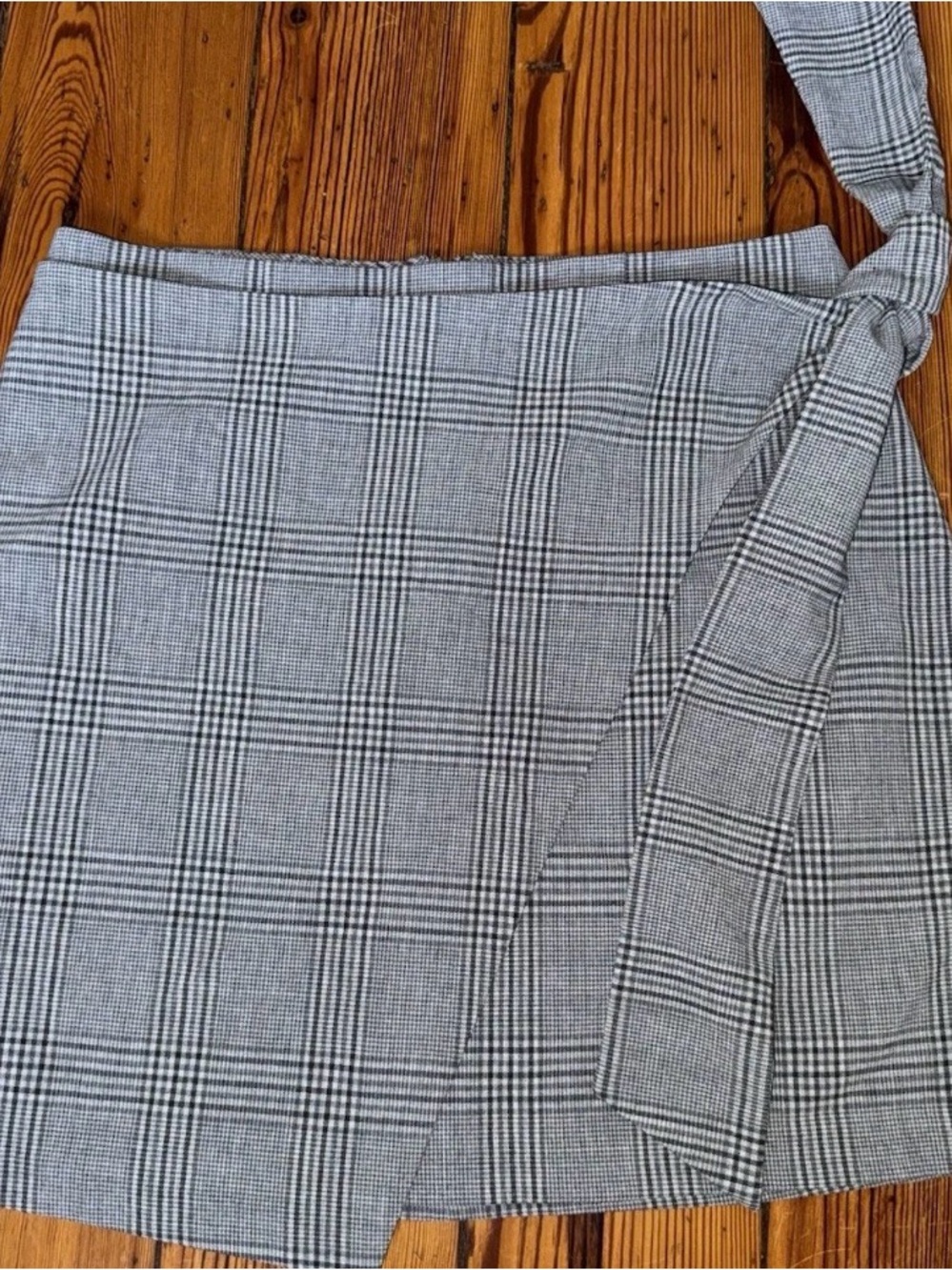 Aritzia Wilfred Classic Gray Plaid Wrap Skirt